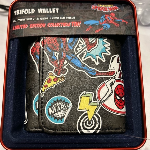 Sold Spider-Man Marvel Media Special Trifold Wallet in Red Collectors Tin - Picture 1 of 11